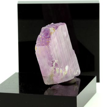 Kunzite. 164.6 ct.