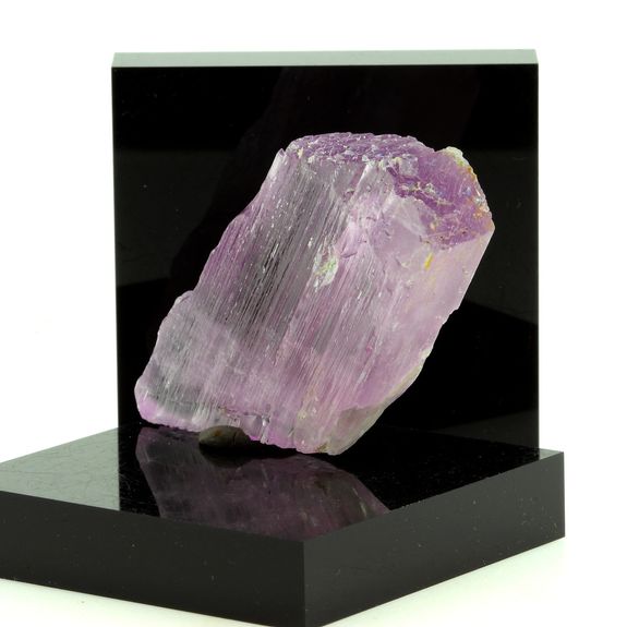 Kunzite. 164.6 ct.
