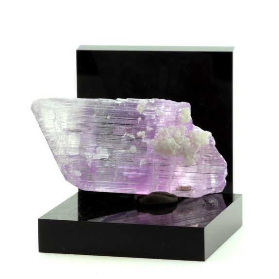 Kunzite. 251.7 ct.