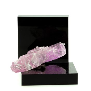 Kunzite. 154.4 ct.