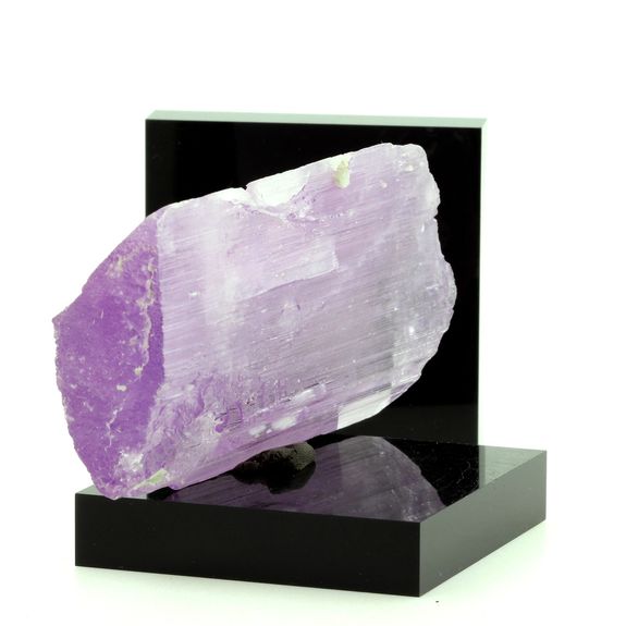 Kunzite. 579.3 ct.