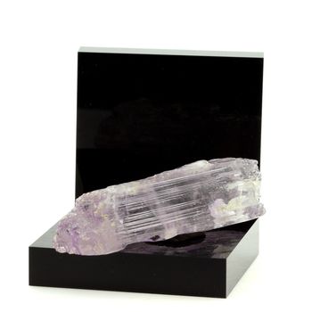Kunzite. 149.4 ct.