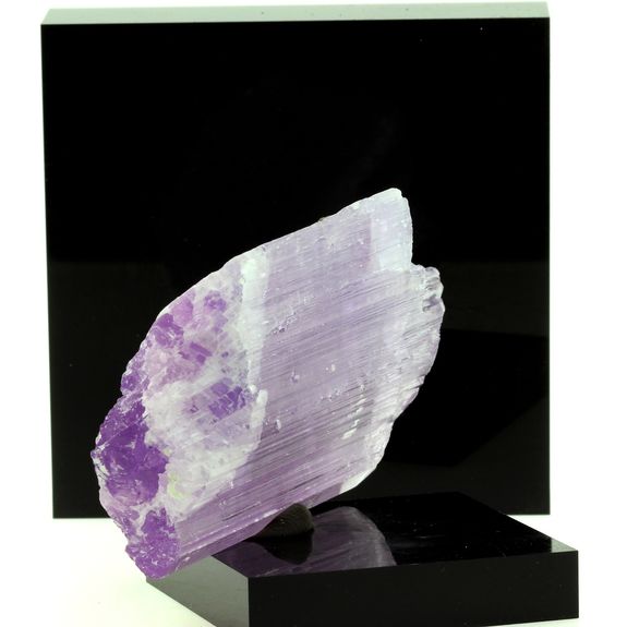 Kunzite. 676.0 ct.