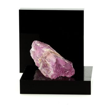 Kunzite. 133.2 ct.
