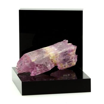 Kunzite. 133.2 ct.