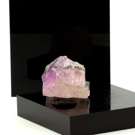 Kunzite. 136.6 ct.