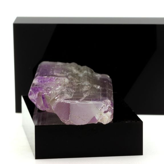 Kunzite. 1275.0 ct.