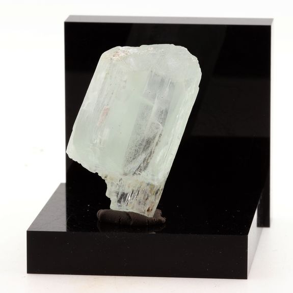 Spodumene. 143.9 ct.