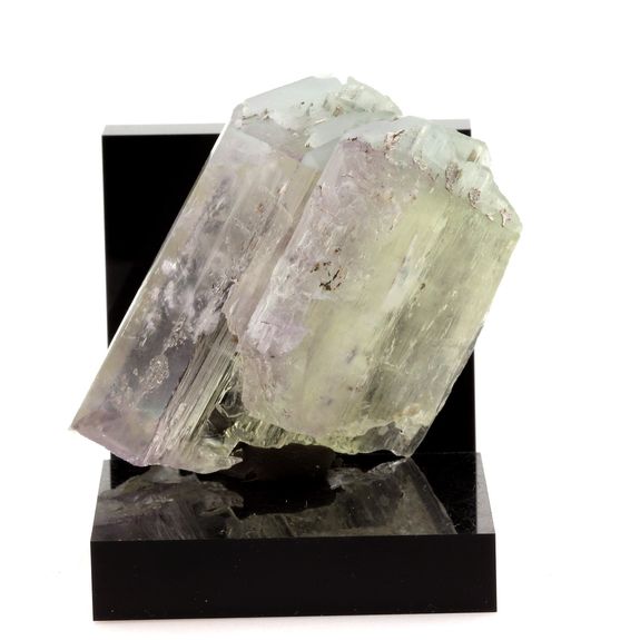 Kunzite. 619.4 ct.