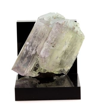 Kunzite. 619.4 ct.