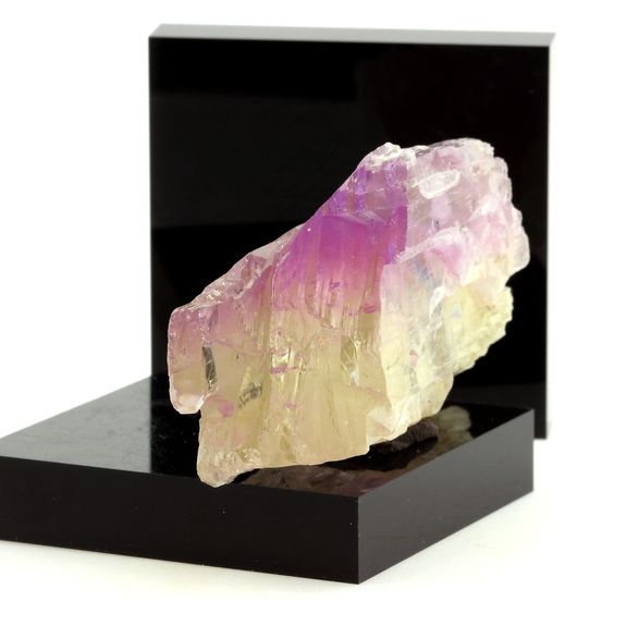 Kunzite. 364.6 ct.