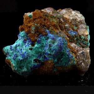 Linarite + Brochantite. 130.1 ct.