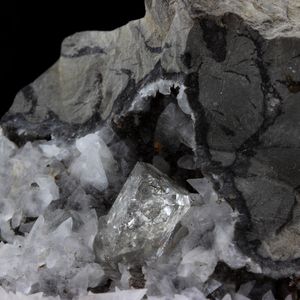 Quartz + Calcite. 314.1 ct.