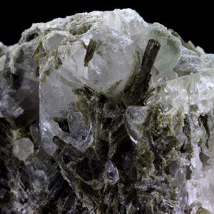 Epidote + Quartz. 380.7 ct.