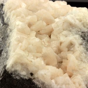 Dolomie (ou Dolomite). 2050.4 ct.