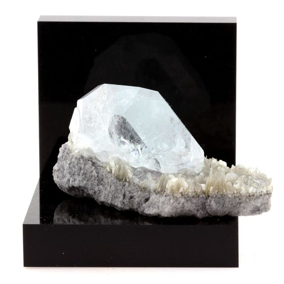 Goshenite Béryl + Muscovite. 207.7 ct.