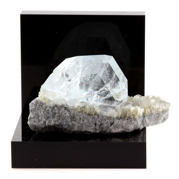 Goshenite Béryl + Muscovite. 207.7 ct.