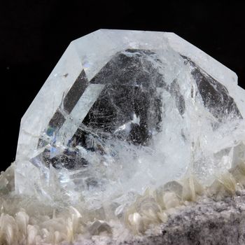 Goshenite Béryl + Muscovite. 207.7 ct.