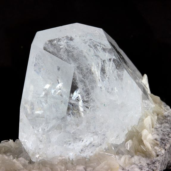 Goshenite Béryl + Muscovite. 207.7 ct.