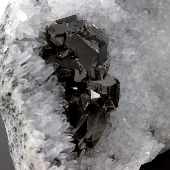 Sphalerite + Quartz. 353.1 ct.