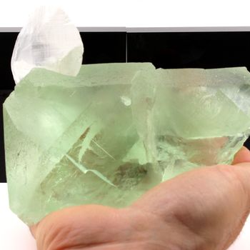 Fluorite + Calcite. 5170.1 ct.