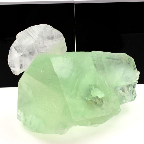 Fluorite + Calcite. 5170.1 ct.