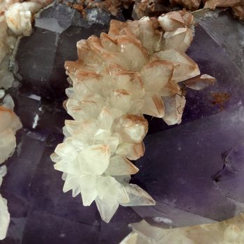 Quartz, Améthyste, Calcite. 2525.2 ct.