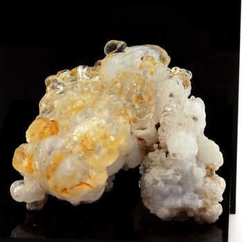 Opale Hyalite (Var: Opal-AN). 141.3 ct.