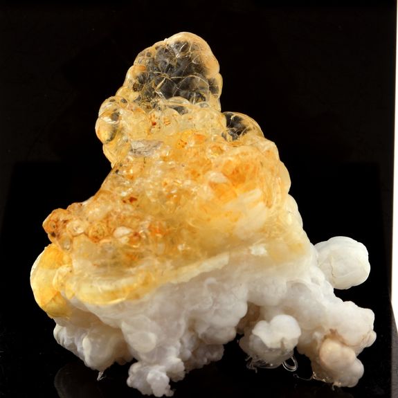 Opale Hyalite (Var: Opal-AN). 74.3 ct.