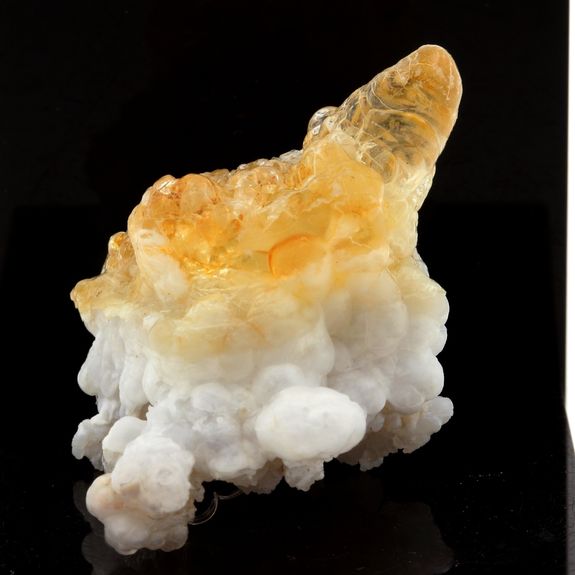 Opale Hyalite (Var: Opal-AN). 74.3 ct.