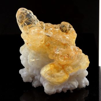 Opale Hyalite (Var: Opal-AN). 74.3 ct.