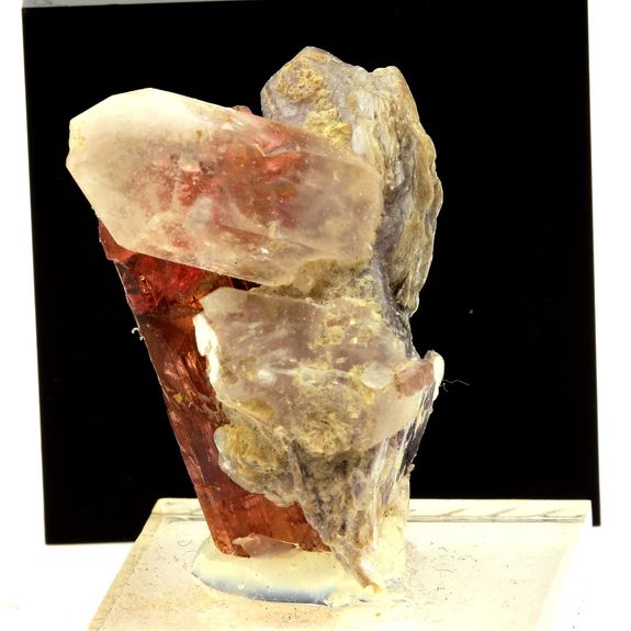 Tourmaline Rubellite, Lepidolite, Quartz. 118.5 ct.