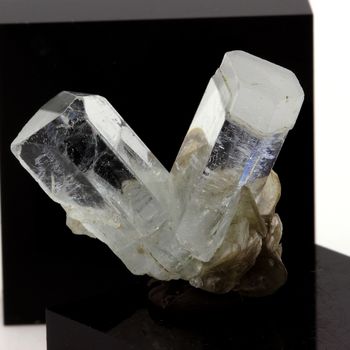 Aigue-Marine + Mica. 30.34 ct.