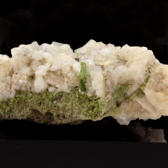 Sphene Titanite. 905.0 ct.