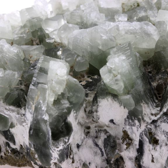 Pericline + Amphibole. 1850.0 ct.