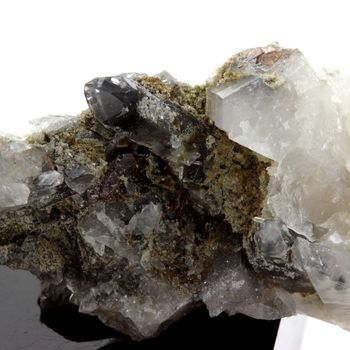 Brookite + Quartz gris. 108.8 ct.