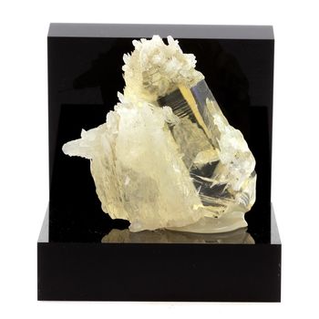 Quartz + Chalcedony.