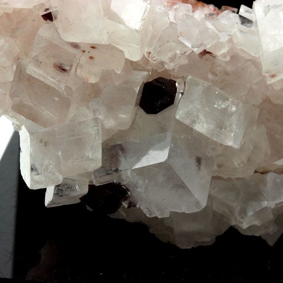 Uvite, Magnesite, Quartz.