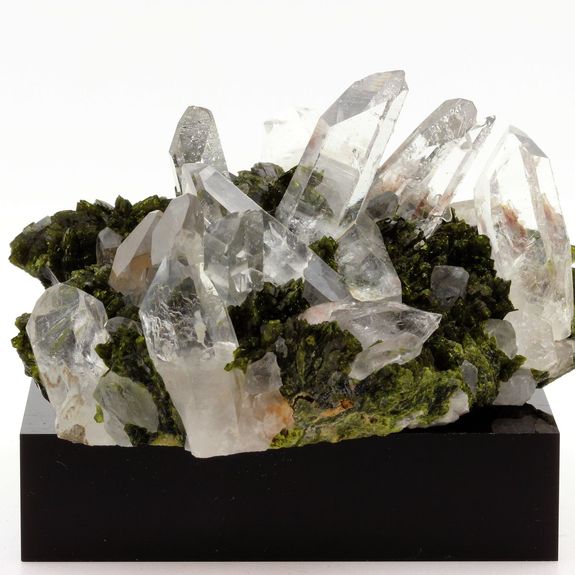Quartz + Epidote. 1605.0 ct.