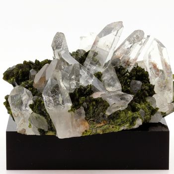 Quartz + Epidote. 1605.0 ct.
