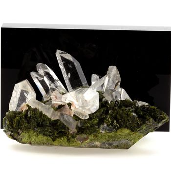 Quartz + Epidote. 1605.0 ct.