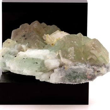 Fluorite + Baryte. 2680.0 ct.