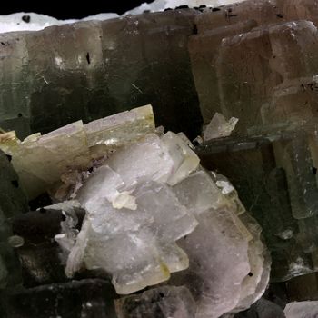 Fluorite + Baryte. 2680.0 ct.