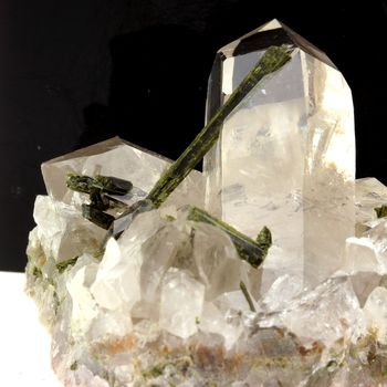 Quartz + Epidote. 1240.0 ct.