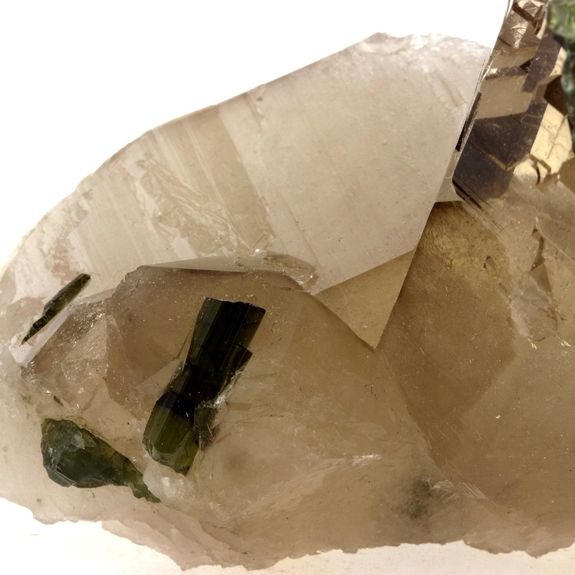 Quartz Fumé + Tourmaline. 841.8 ct.