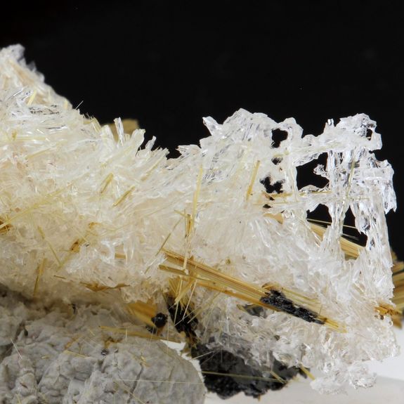 Rutile + Hematite. 101.2 ct.