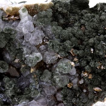 Anatase, Calcite, Chlorite. 663.5 ct.