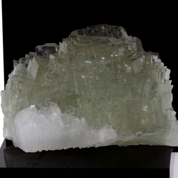 Fluorite. 484.3 ct.