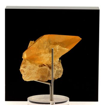 Calcite. 201.0 ct.