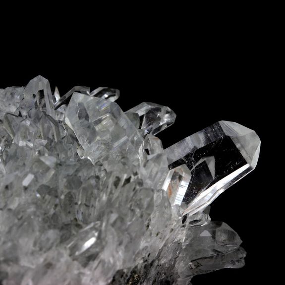 Quartz macles. 908.3 ct.